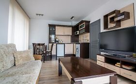 Cozy One-Bedroom Apartment In Night Breeze