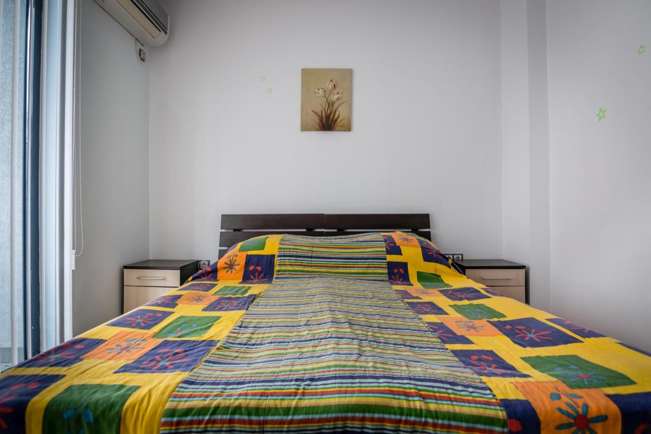 Cozy One-Bedroom Apartment In Night Breeze Бургас Екстериор снимка