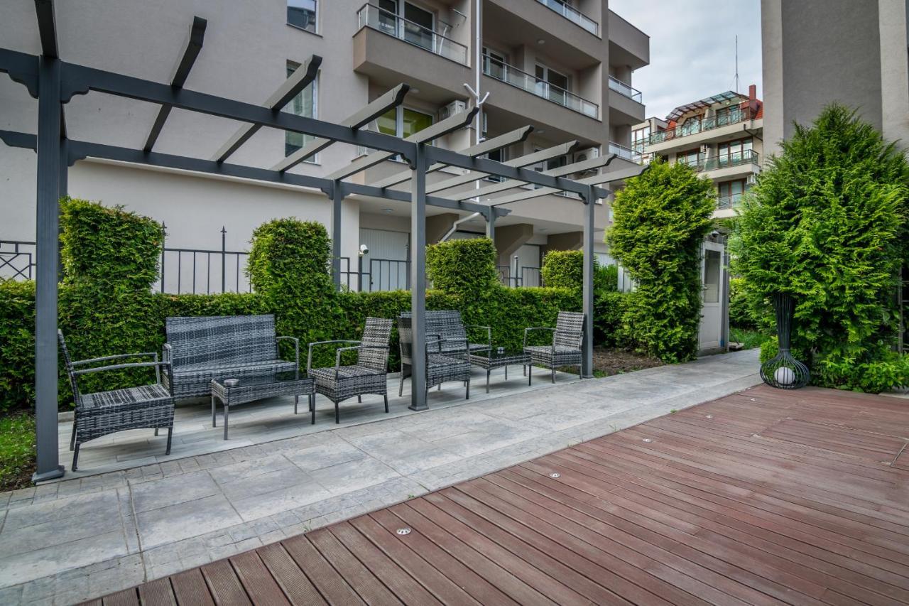 Cozy One-Bedroom Apartment In Night Breeze Бургас Екстериор снимка