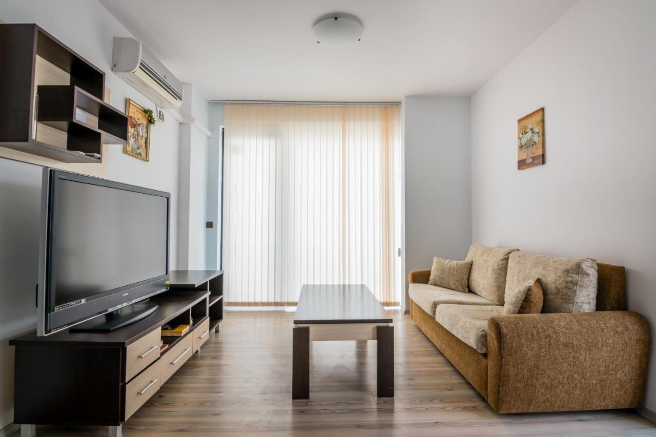 Cozy One-Bedroom Apartment In Night Breeze Бургас Екстериор снимка