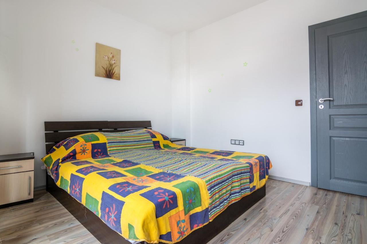 Cozy One-Bedroom Apartment In Night Breeze Бургас Екстериор снимка
