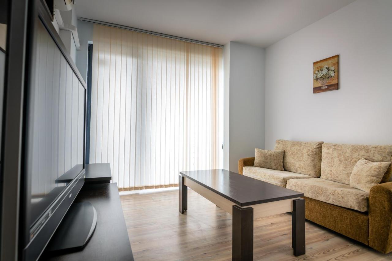 Cozy One-Bedroom Apartment In Night Breeze Бургас Екстериор снимка