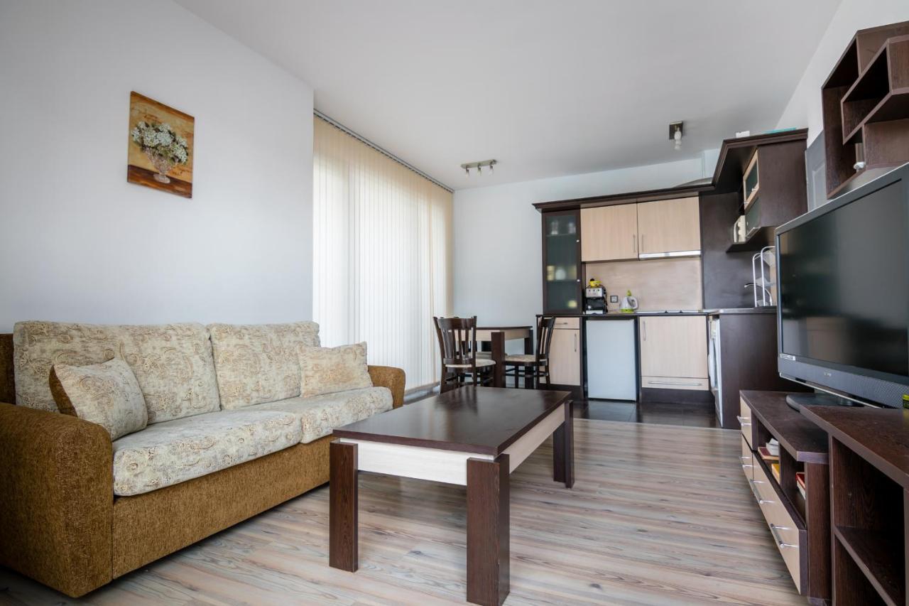 Cozy One-Bedroom Apartment In Night Breeze Бургас Екстериор снимка